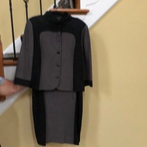 NWOT St. John knit 2 piece suit.